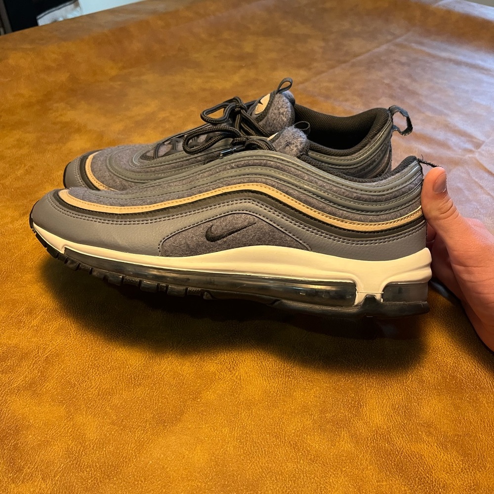 2017 Air Max 97 Premium 'Cool Grey
Mushroom' size 11.5 - Picture 2 of 10